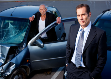 Адвокат по авто авариям и его клиент 